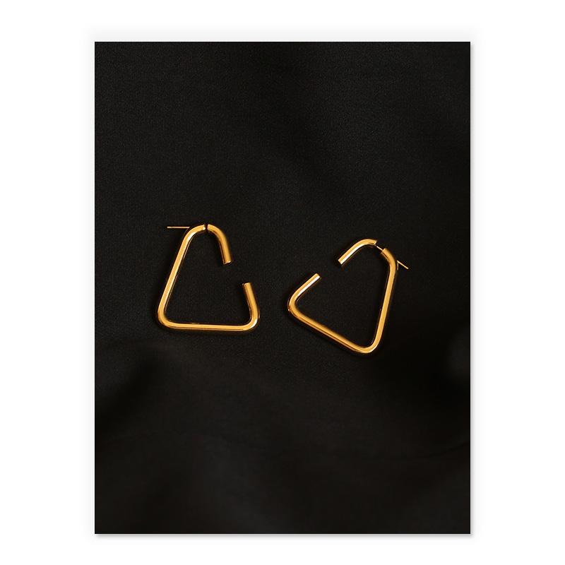 Open Trangle-Shaped Earrings In Gold