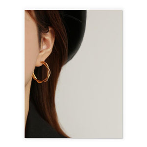 Twisted Hoop Earrings In Gold
