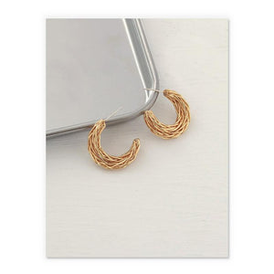 Nest-Shaped Hoops In Gold