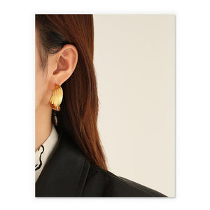 Large Twisted Leaves Hoop Earrings In Gold