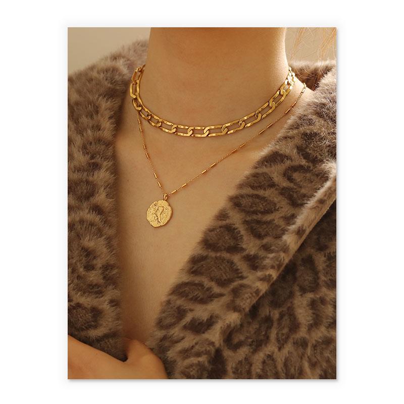 Flat Curb Chain Necklace In Gold