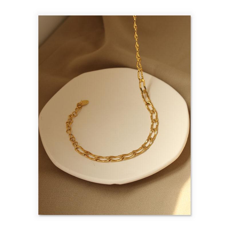 Flat Curb Chain Necklace In Gold