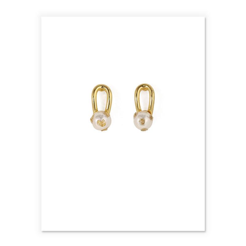 Pearl Earrings Embellished With Gold Leaves