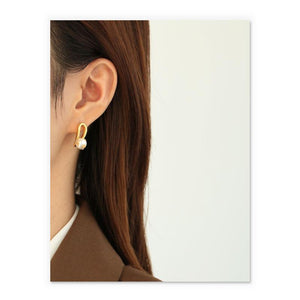 Pearl Earrings Embellished With Gold Leaves