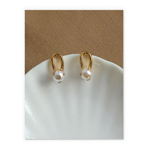Pearl Earrings Embellished With Gold Leaves