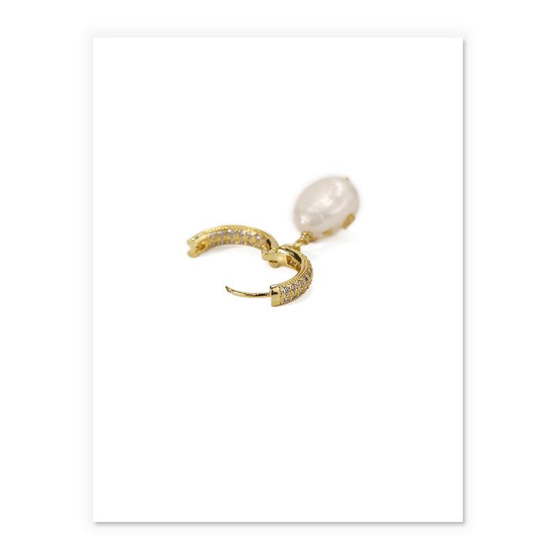 Pearl Drop Earrings Embellished With Gold Leaves and Cubic Zirconia