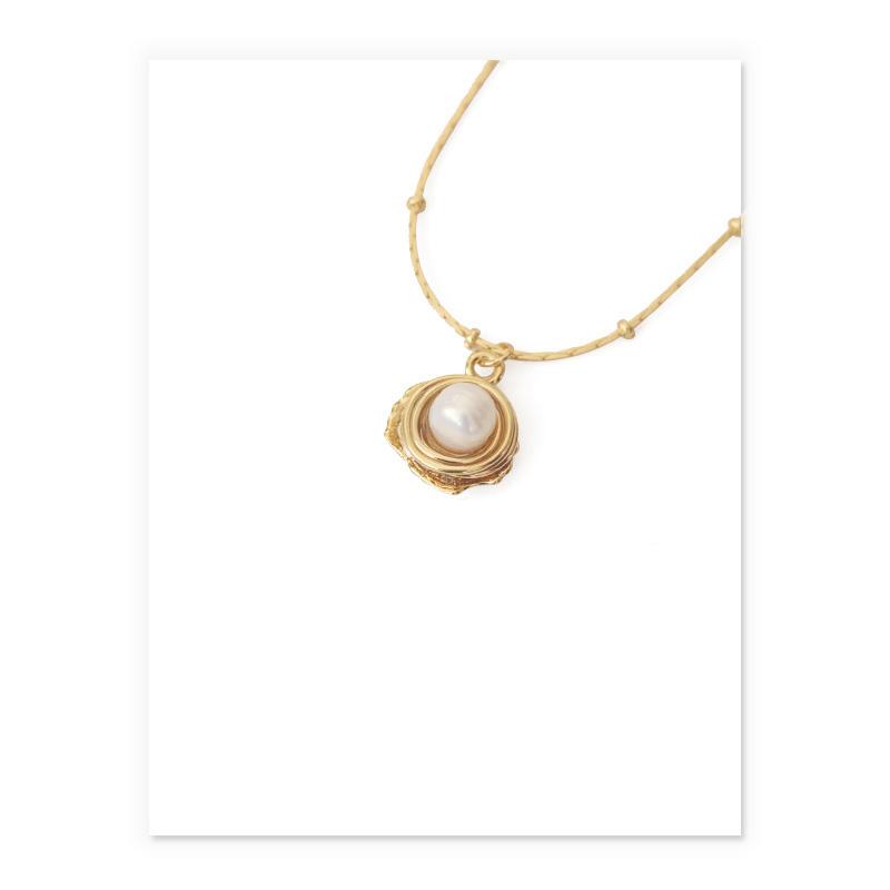 Her Pearl Necklace In Gold