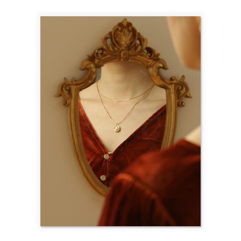 Her Pearl Necklace In Gold