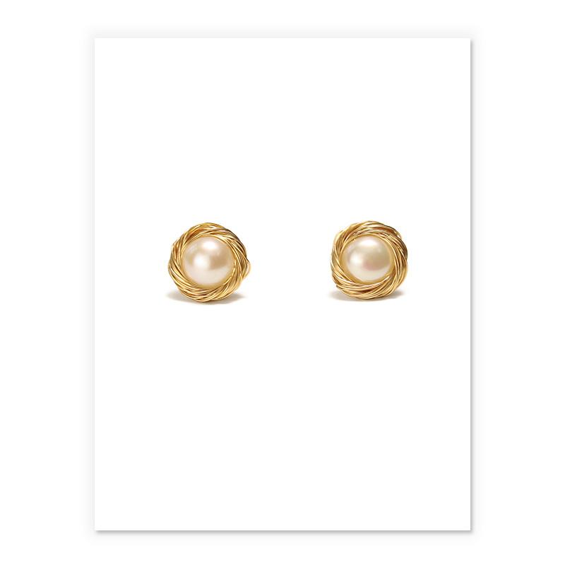 Her Pearl Stud Earrings In Gold