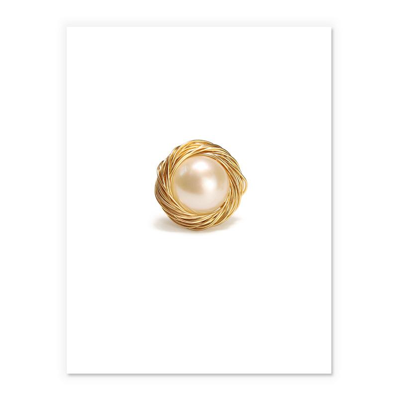 Her Pearl Stud Earrings In Gold