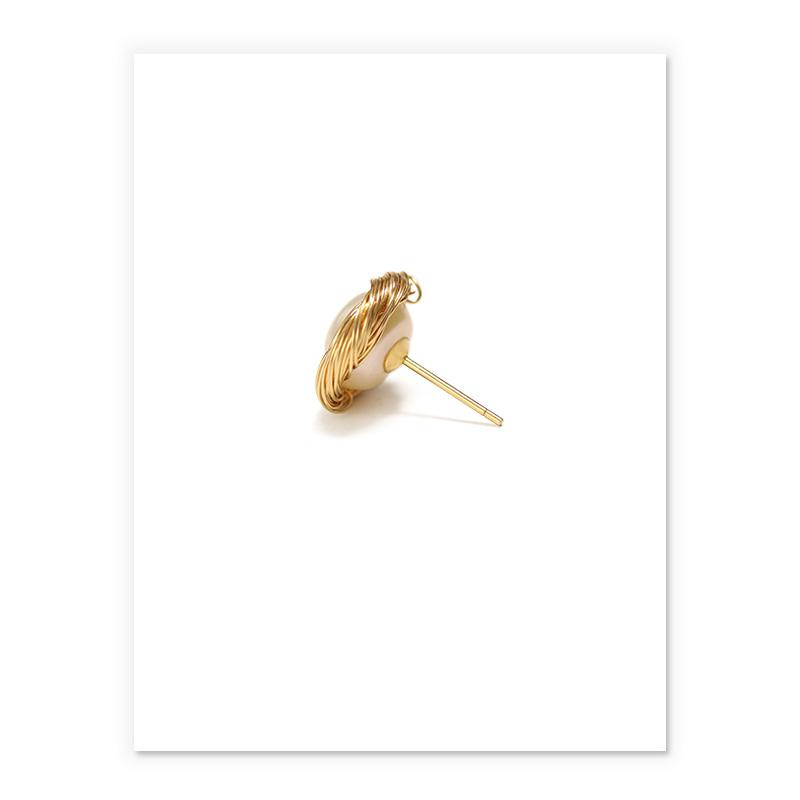 Her Pearl Stud Earrings In Gold