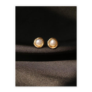 Her Pearl Stud Earrings In Gold