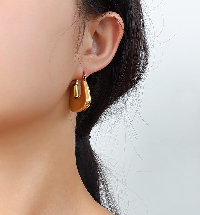 Bold U-Shaped Hoop Earrings In Gold
