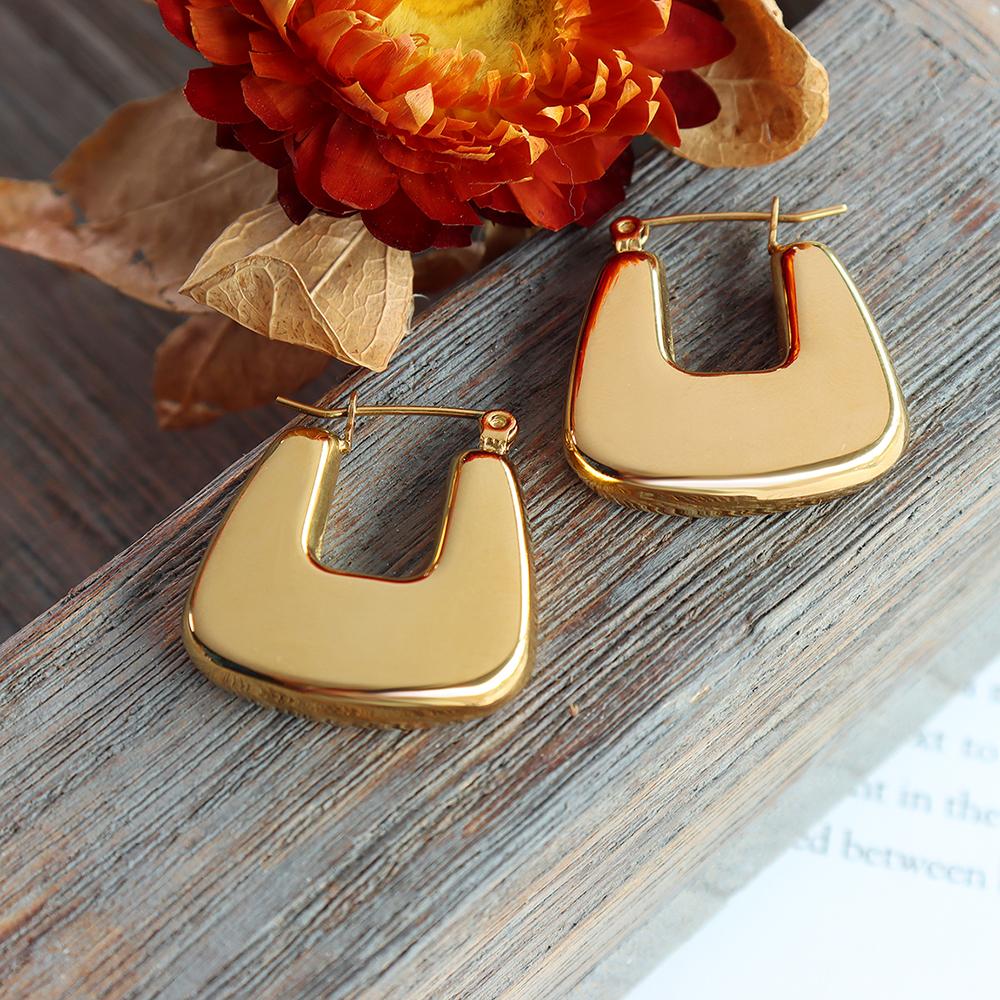 Bold U-Shaped Hoop Earrings In Gold
