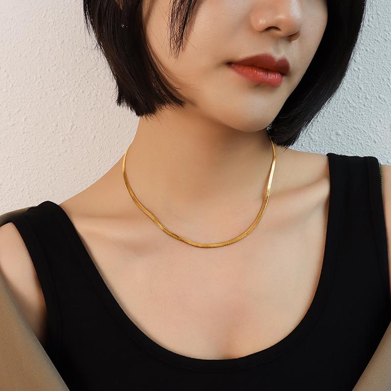 Herringbone Chain Necklace In Gold