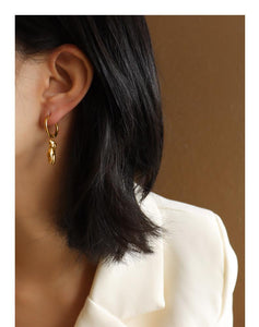 Lady Figure Drop Huggies In Gold