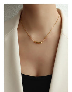 Chubby Curved Bar Necklace In Gold
