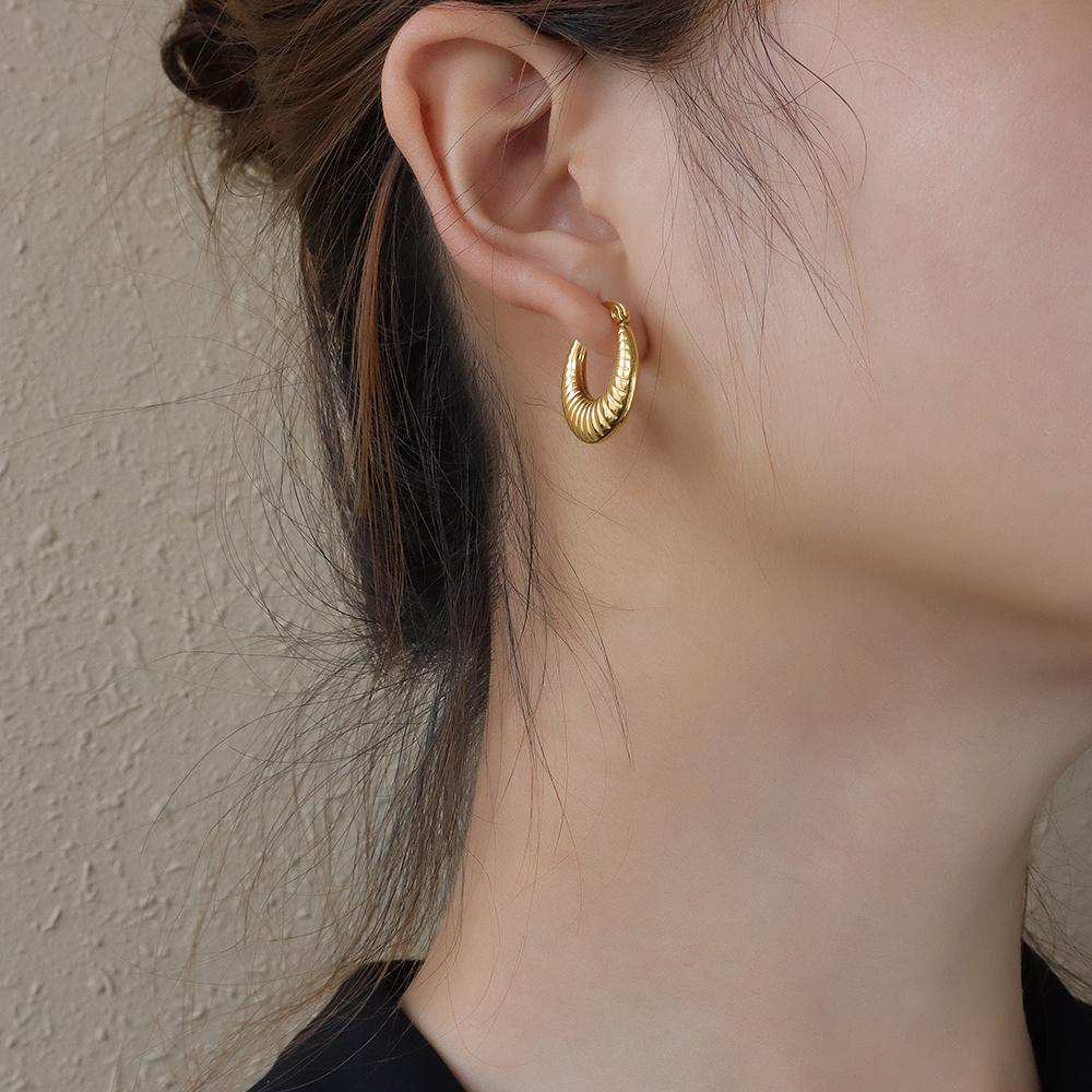 Croissant Hoop Earrings In Gold